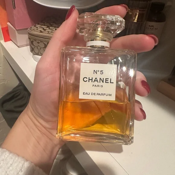 CHANEL No. 5 Eau de Parfum with Gold Hue - Picture 5 of 7